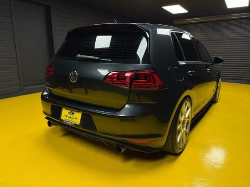 2015 Volkswagen Golf GTI 2.0T SE 4-Door