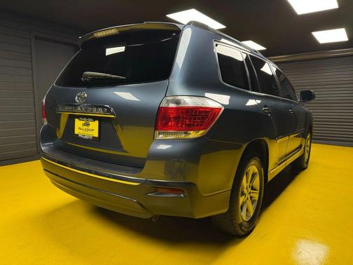 2013 Toyota Highlander SE