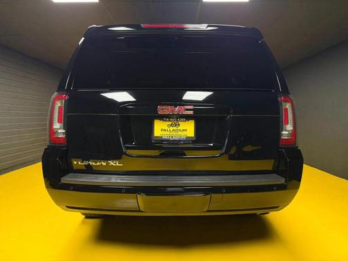 Black 2017 GMC Yukon XL SLT