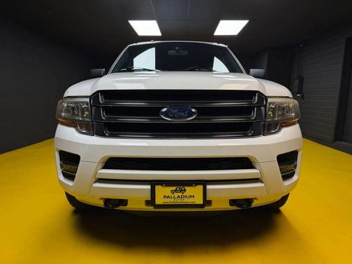 White 2017 Ford Expedition XLT
