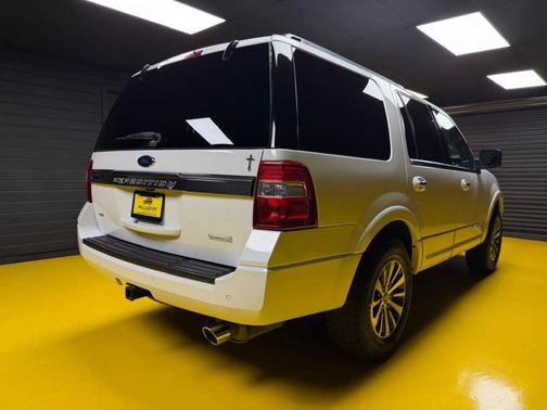 White 2017 Ford Expedition XLT
