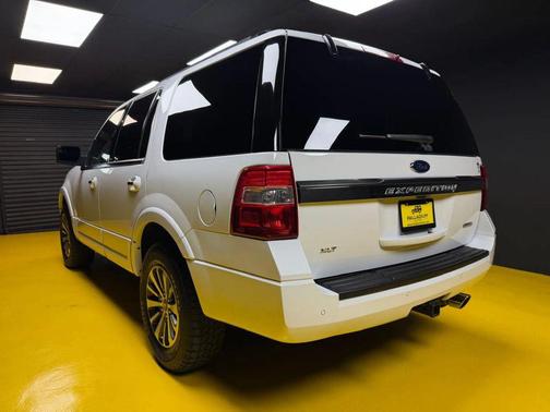 White 2017 Ford Expedition XLT