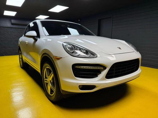 2014 Porsche Cayenne Platinum Edition