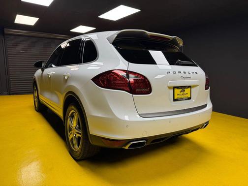 2014 Porsche Cayenne Platinum Edition