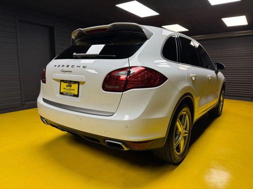 2014 Porsche Cayenne Platinum Edition