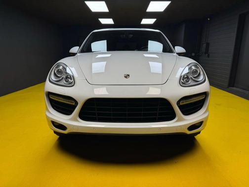 2014 Porsche Cayenne Platinum Edition