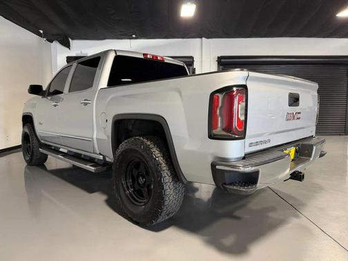 Quicksilver Metallic 2017 GMC Sierra 1500 SLT