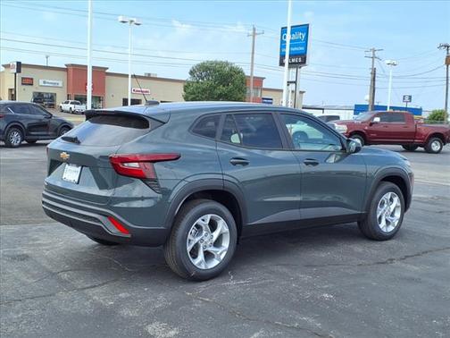 2025 Chevrolet Trax LS