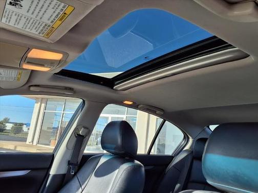 2015 INFINITI Q40 Base