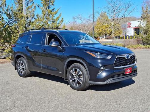 2022 Toyota Highlander Hybrid XLE