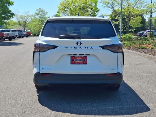 Wind Chill Pearl 2025 Toyota Sienna XLE