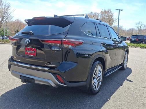 2024 Toyota Highlander Hybrid Platinum