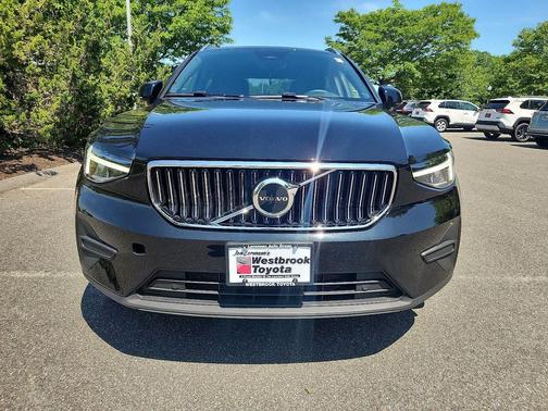 2025 Volvo XC40 B5 Core Bright Theme