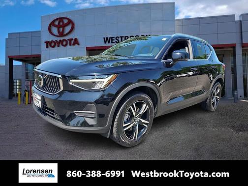 2025 Volvo XC40 B5 Core Bright Theme