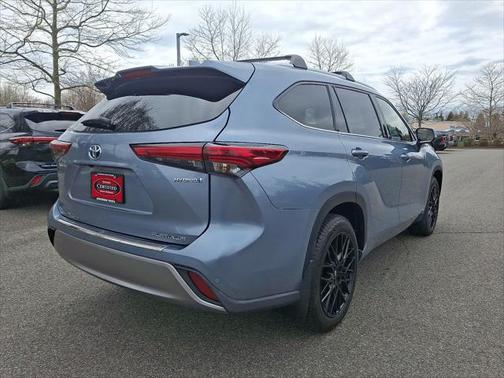 2022 Toyota Highlander Hybrid Platinum