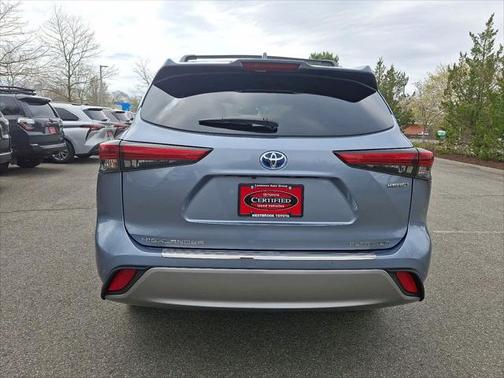 2022 Toyota Highlander Hybrid Platinum