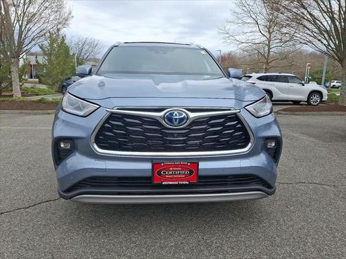 2022 Toyota Highlander Hybrid Platinum