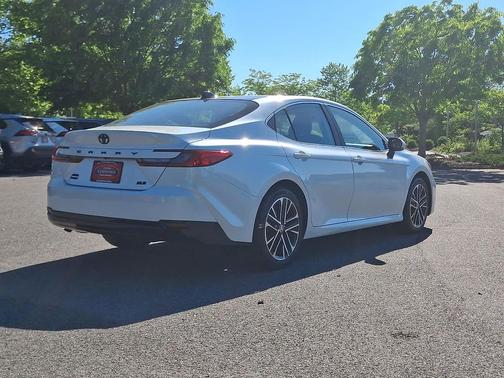 Wind Chill Pearl 2025 Toyota Camry XLE