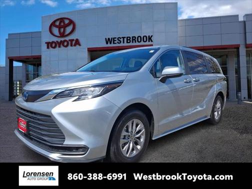 2022 Toyota Sienna LE