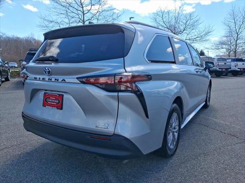 2022 Toyota Sienna LE