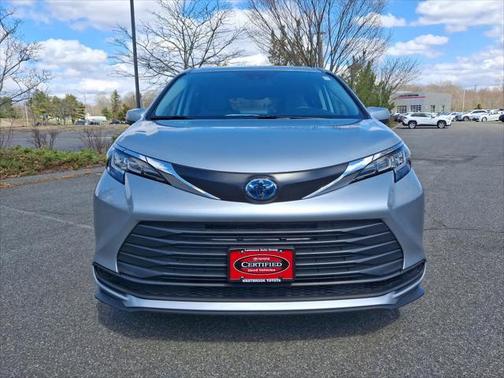 2022 Toyota Sienna LE