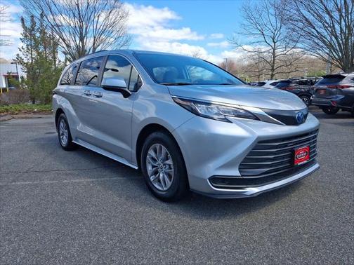 2022 Toyota Sienna LE