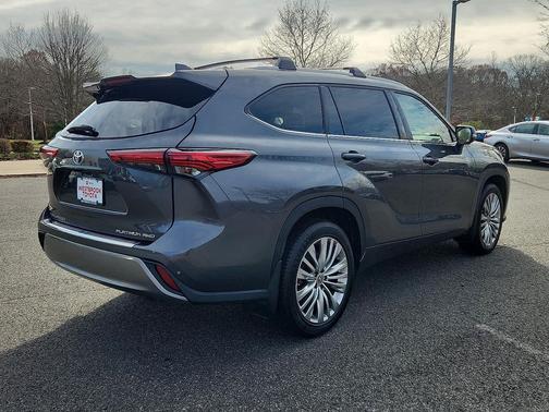 2023 Toyota Highlander Platinum