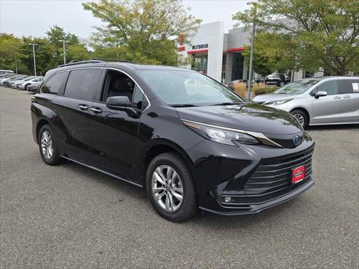 2022 Toyota Sienna XLE