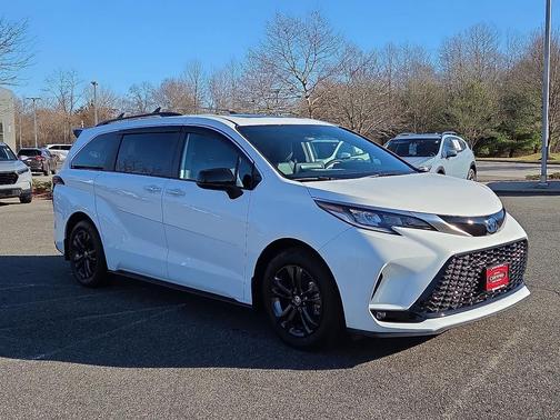 2024 Toyota Sienna XSE 7 Passenger