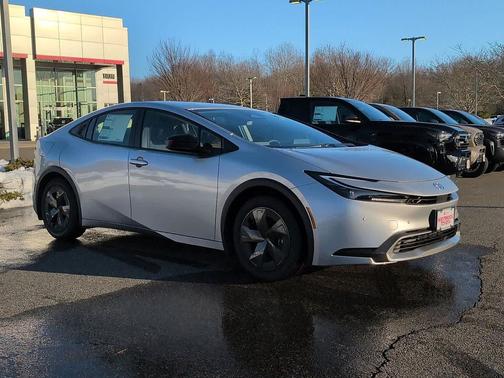 2026 Toyota Prius Plug-In Hybrid SE