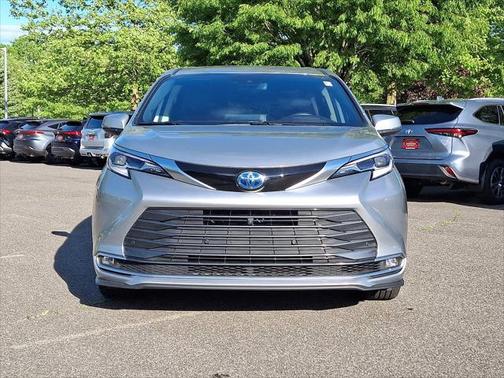 2023 Toyota Sienna Platinum 7 Passenger
