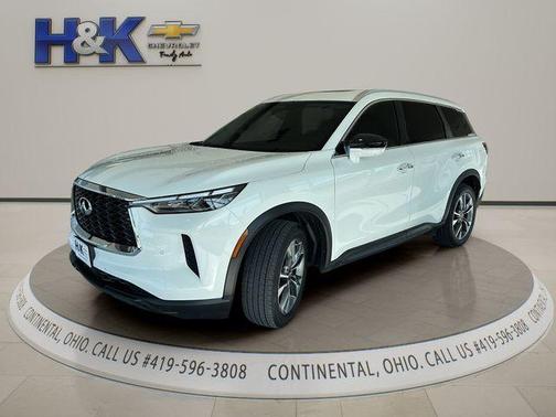 White 2024 INFINITI QX60 Luxe