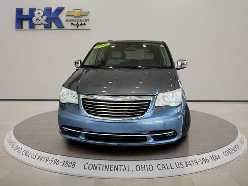 Sapphire Crystal Clearcoat Metallic 2011 Chrysler Town & Country Touring-L