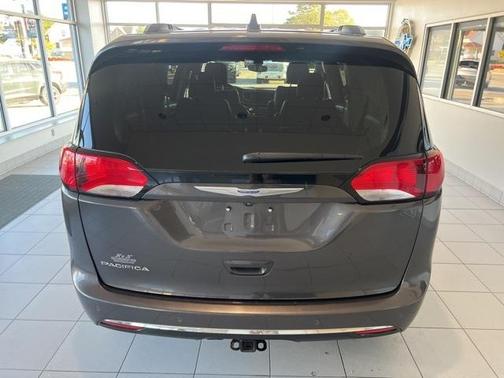 2018 Chrysler Pacifica Touring-L