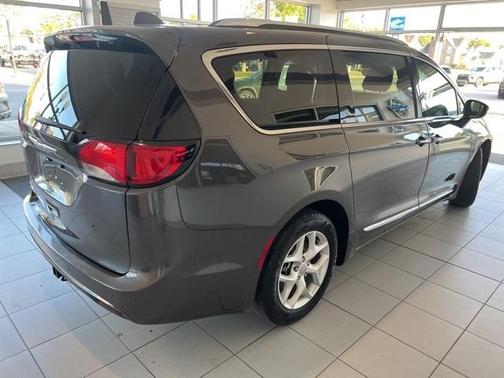 2018 Chrysler Pacifica Touring-L