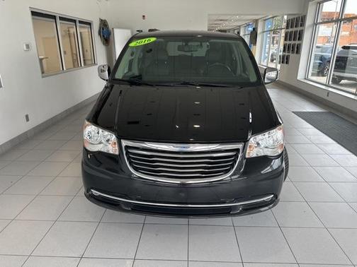 2016 Chrysler Town & Country Touring-L