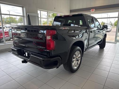 2025 Chevrolet Silverado 1500 Custom