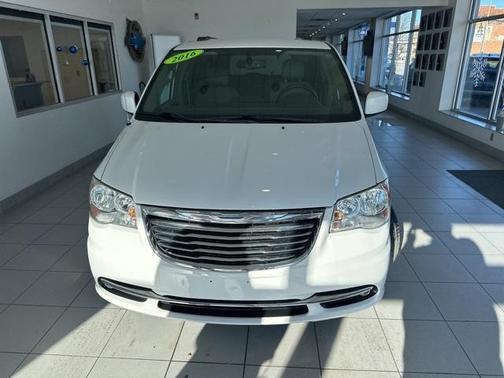 2016 Chrysler Town & Country Touring