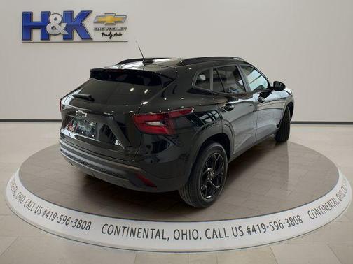 Mosaic Black Metallic 2026 Chevrolet Trax LT