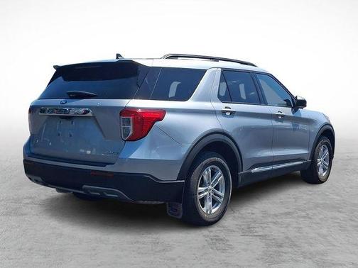 Iconic Silver Metallic 2023 Ford Explorer XLT