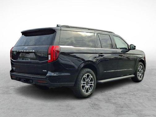 Black Metallic 2025 Ford Expedition Max Active 4x4