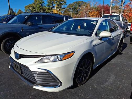 2021 Toyota Camry Hybrid XLE