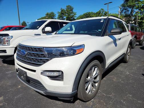 Star White Metallic Tri-Coat 2022 Ford Explorer XLT