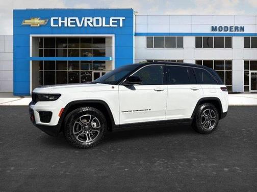 White 2022 Jeep Grand Cherokee Trailhawk