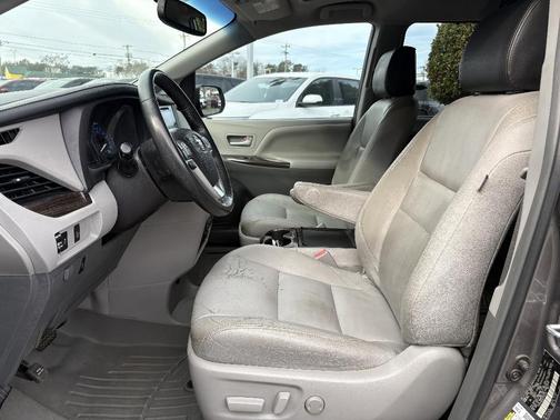 2016 Toyota Sienna XLE