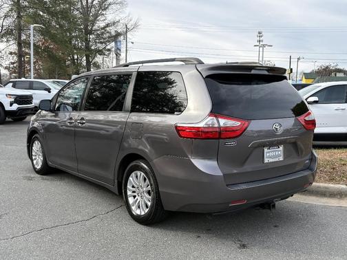 2016 Toyota Sienna XLE