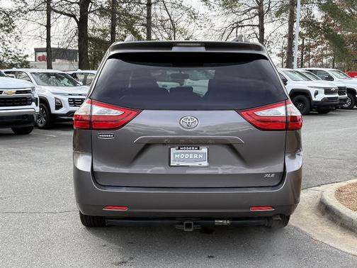 2016 Toyota Sienna XLE