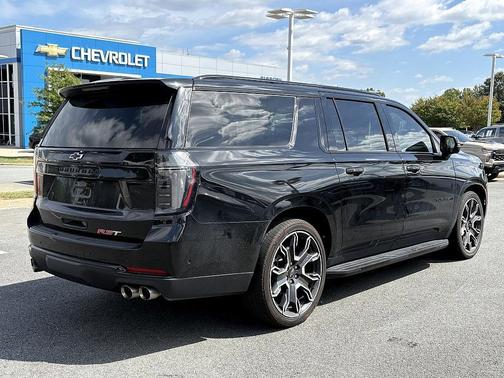 2025 Chevrolet Suburban RST