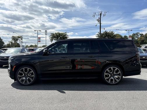2025 Chevrolet Suburban RST