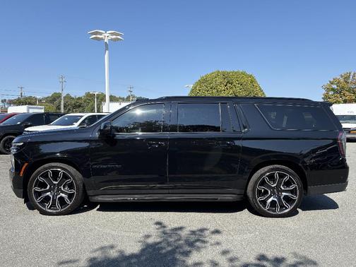 2025 Chevrolet Suburban RST